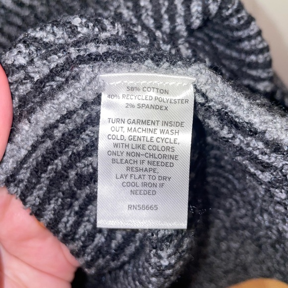 NEW with tags Treasure and Bond Mens Sweater- xL - Picture 4 of 4